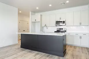 907 E Coyote Crest Dr, Washington, UT 84780 - Photo 13