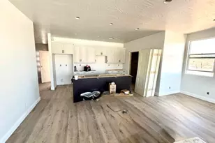 907 E Coyote Crest Dr, Washington, UT 84780 - Photo 5