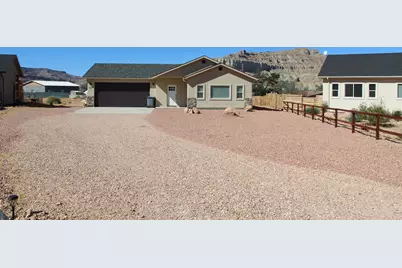 1015 E Canyon Dr, Big Water, UT 84741 - Photo 1