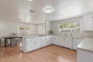 1649 W State St, Hurricane, UT 84737 - Photo 19