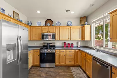 3293 E Fourteen Fairway Dr, Washington, UT 84780 - Photo 9