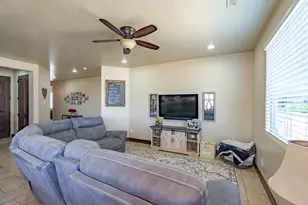 576 N Sun Rock Way, Washington, UT 84780 - Photo 5