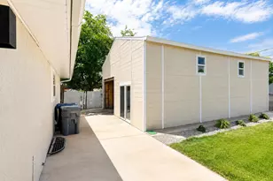 351 N Saguaro Dr, Washington, UT 84780 - Photo 23