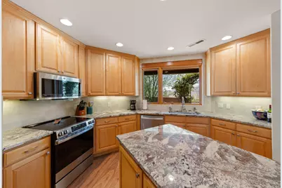 1215 Tuweap Dr, Ivins, UT 84738 - Photo 11