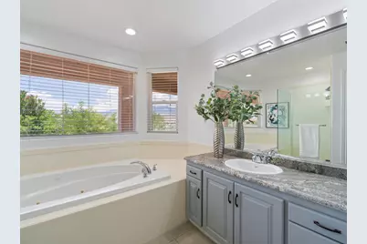 2541 W Spilsbury Ct, Hurricane, UT 84737 - Photo 35