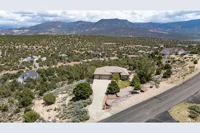 1387 S Hillcrest Dr, Cedar City, UT 84720 - Photo 1