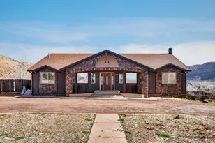640 N Juniper St, Hildale, UT 84784 - Photo 1