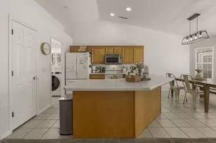 764 E Praya Dr, Ivins, UT 84738 - Photo 9