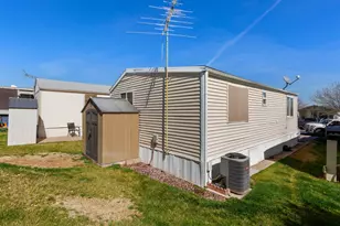 1150 W Red Hills Pkwy, Washington, UT 84780 - Photo 15