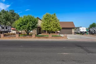 522 S 200 E St, Enterprise, UT 84725 - Photo 3