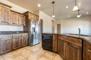 1100 W Waverley St, Washington, UT 84780 - Photo 17