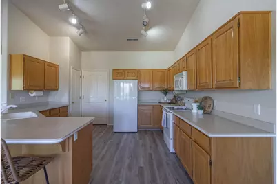 1610 W 100 N #1, Saint George, UT 84770 - Photo 17