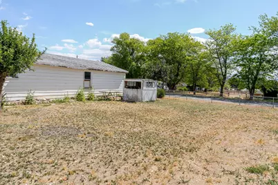 81 N 200 W, Tropic, UT 84776 - Photo 3