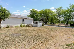 81 N 200 W, Tropic, UT 84776 - Photo 3