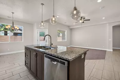 11 E 640 S, Ivins, UT 84738 - Photo 17