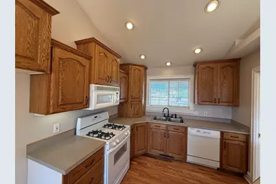 4212 N Quarterhorse Dr, Enoch, UT 84721 - Photo 7