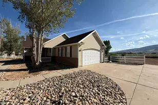 4212 N Quarterhorse Dr, Enoch, UT 84721 - Photo 3