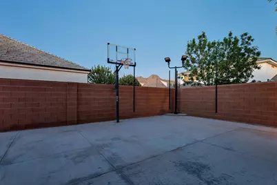 2494 E Horseman Park Dr, Saint George, UT 84790 - Photo 39