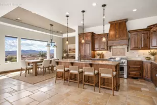 342 E 400 N, Ivins, UT 84738 - Photo 11