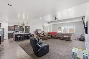 156 E Holly Way, Washington, UT 84780 - Photo 7