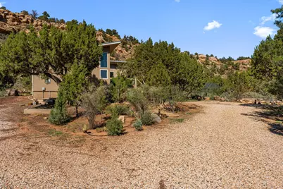 894 W Foothill Dr, Apple Valley, UT 84737 - Photo 3