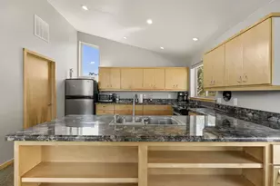 894 W Foothill Dr, Apple Valley, UT 84737 - Photo 9