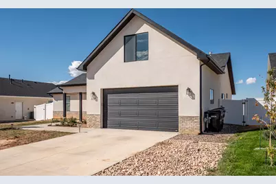 1137 N Yucca St, Cedar City, UT 84721 - Photo 5