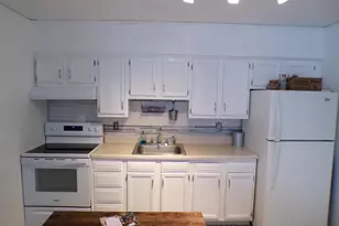 610 W 11th St, New Castle, DE 19720 - Photo 9