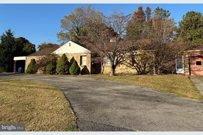 207 Rolling Green Avenue, New Castle, DE 19720 - Photo 1