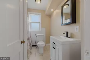 2111 N Locust St, Wilmington, DE 19802 - Photo 13