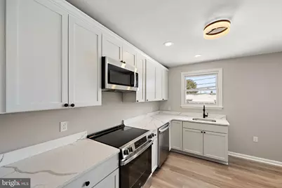 318 S Dupont Road, Newport, DE 19804 - Photo 11