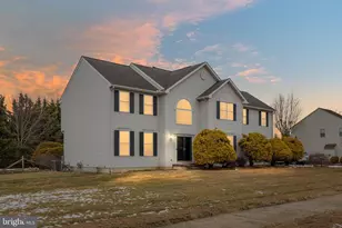 205 E Harvest Dr, New Castle, DE 19720 - Photo 1