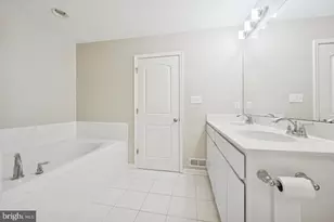 640 Jacobsen Cir, Newark, DE 19702 - Photo 17