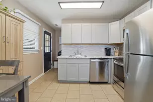 1617 W Willow Run Dr, Wilmington, DE 19805 - Photo 9