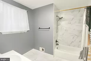 742 W Birchtree Ln, Claymont, DE 19703 - Photo 11