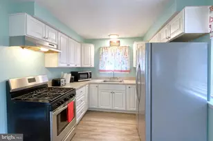 742 W Birchtree Ln, Claymont, DE 19703 - Photo 7