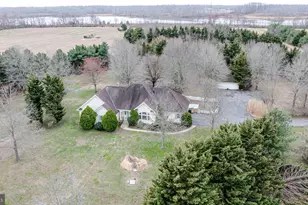 812 Taylors Bridge Rd, Townsend, DE 19734 - Photo 1