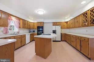 304 Bartram Ln E, Hockessin, DE 19707 - Photo 7