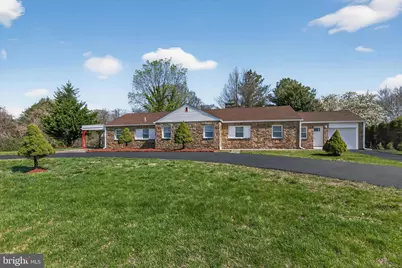 207 Rolling Green Avenue, New Castle, DE 19720 - Photo 1