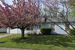 13 Honeysuckle Dr, Newark, DE 19702 - Photo 1