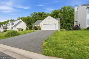 279 E Flagstone Dr, Newark, DE 19702 - Photo 1