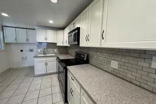 422 Howell Dr, New Castle, DE 19720 - Photo 1