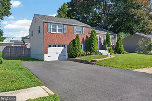 11 Whitehall Cir, Wilmington, DE 19808 - Photo 1