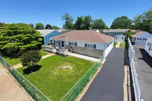 147 Halcyon Dr, New Castle, DE 19720 - Photo 1