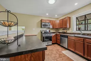 2211 E Huntington Dr, Wilmington, DE 19808 - Photo 9