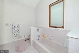 122 Downs Dr, Wilmington, DE 19807 - Photo 29