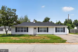 52 Chaucer Dr, Newark, DE 19713 - Photo 1