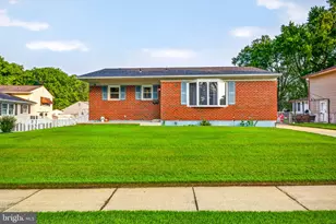 153 W Edinburgh Dr, New Castle, DE 19720 - Photo 1