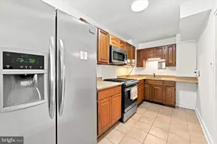 335 E 35th St, Wilmington, DE 19802 - Photo 5