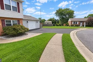 12 Rogers Cir, Newark, DE 19702 - Photo 3